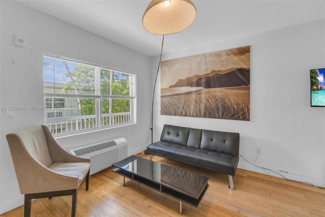 待售: $175,000 (0 贝兹, 1 浴室, 465 平方英尺)