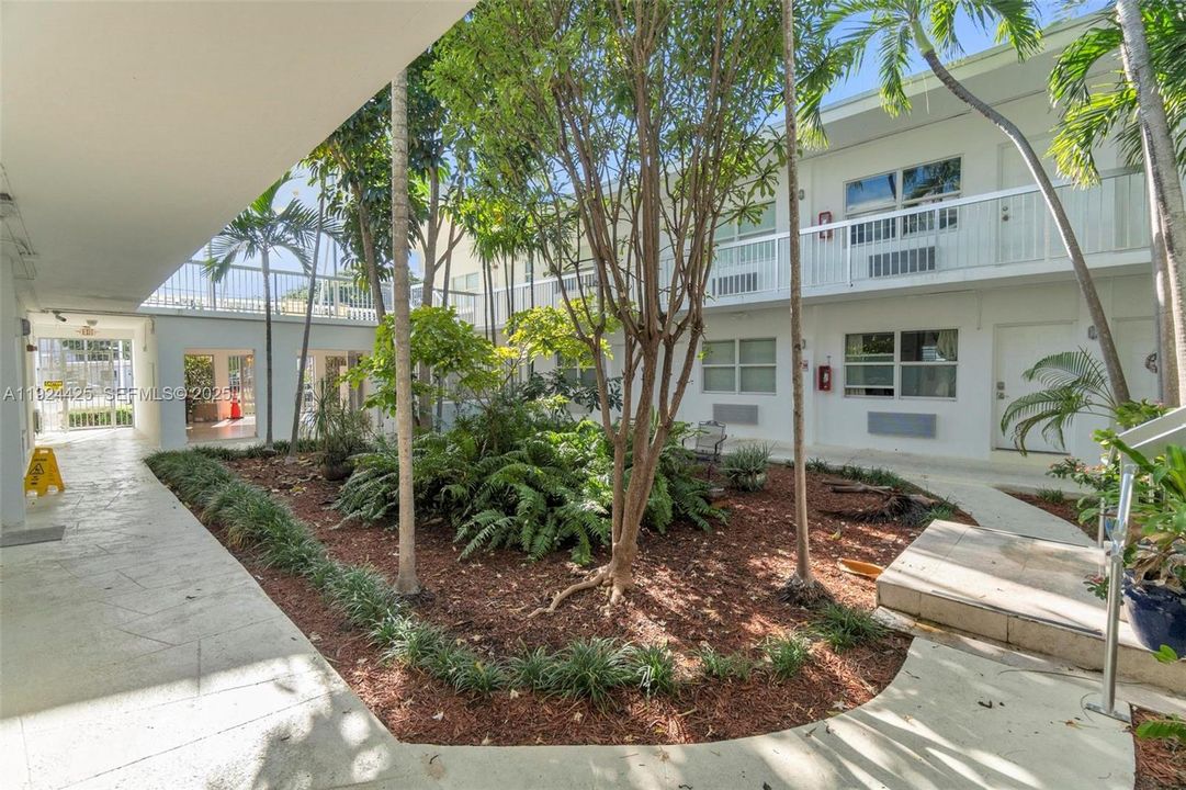 待售: $175,000 (0 贝兹, 1 浴室, 465 平方英尺)