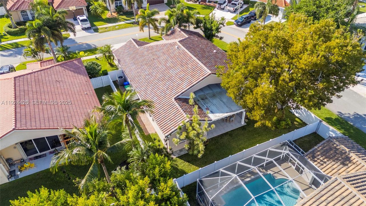 For Sale: $870,000 (4 beds, 2 baths, 2394 Square Feet)