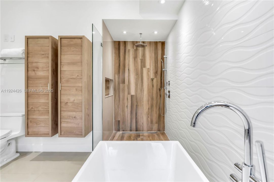 For Sale: $870,000 (4 beds, 2 baths, 2394 Square Feet)