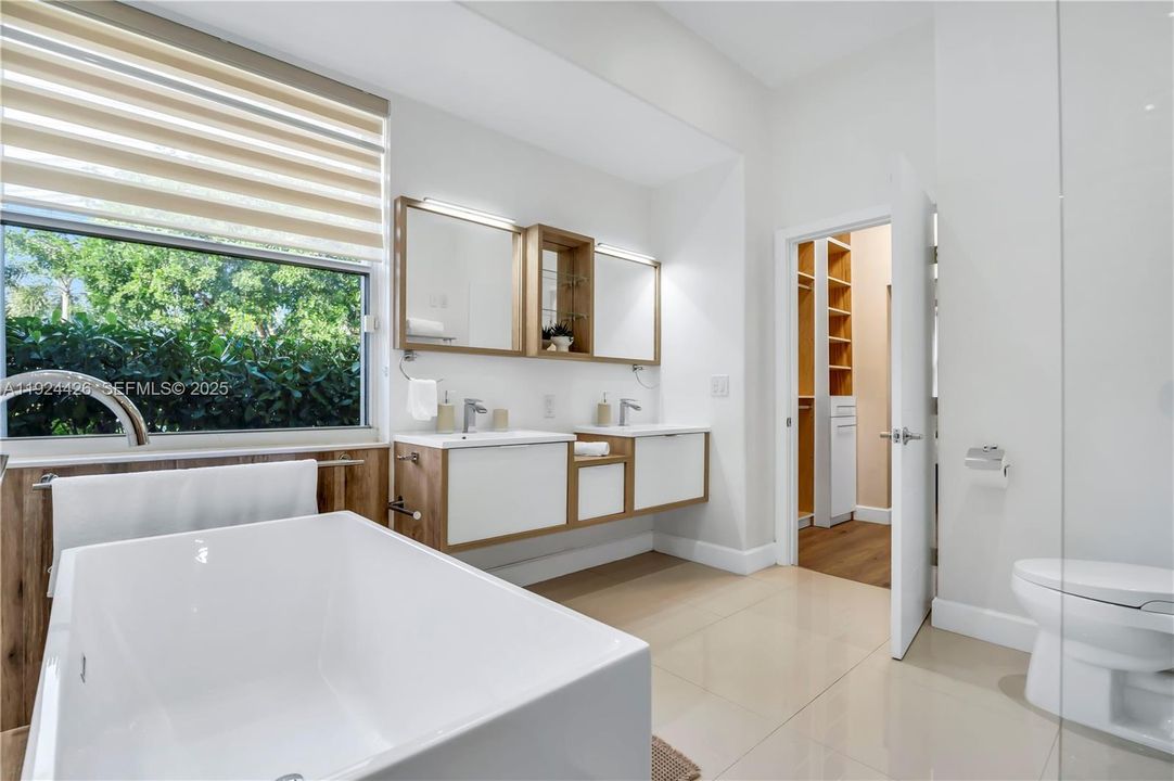 For Sale: $870,000 (4 beds, 2 baths, 2394 Square Feet)