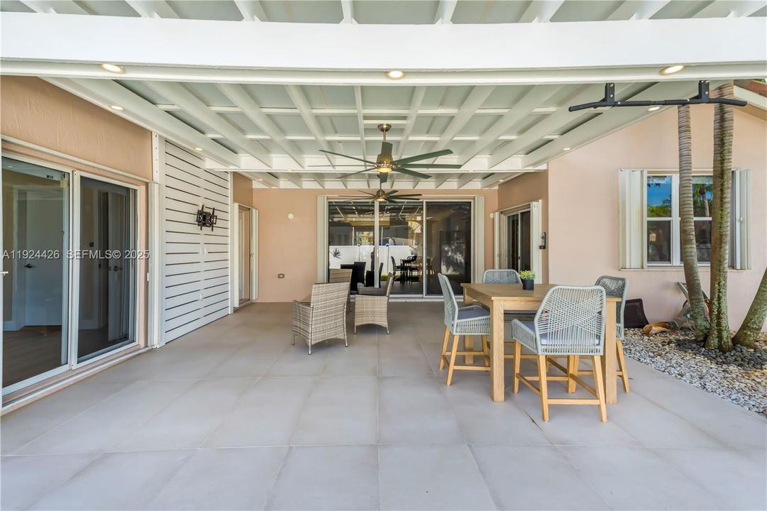 For Sale: $870,000 (4 beds, 2 baths, 2394 Square Feet)