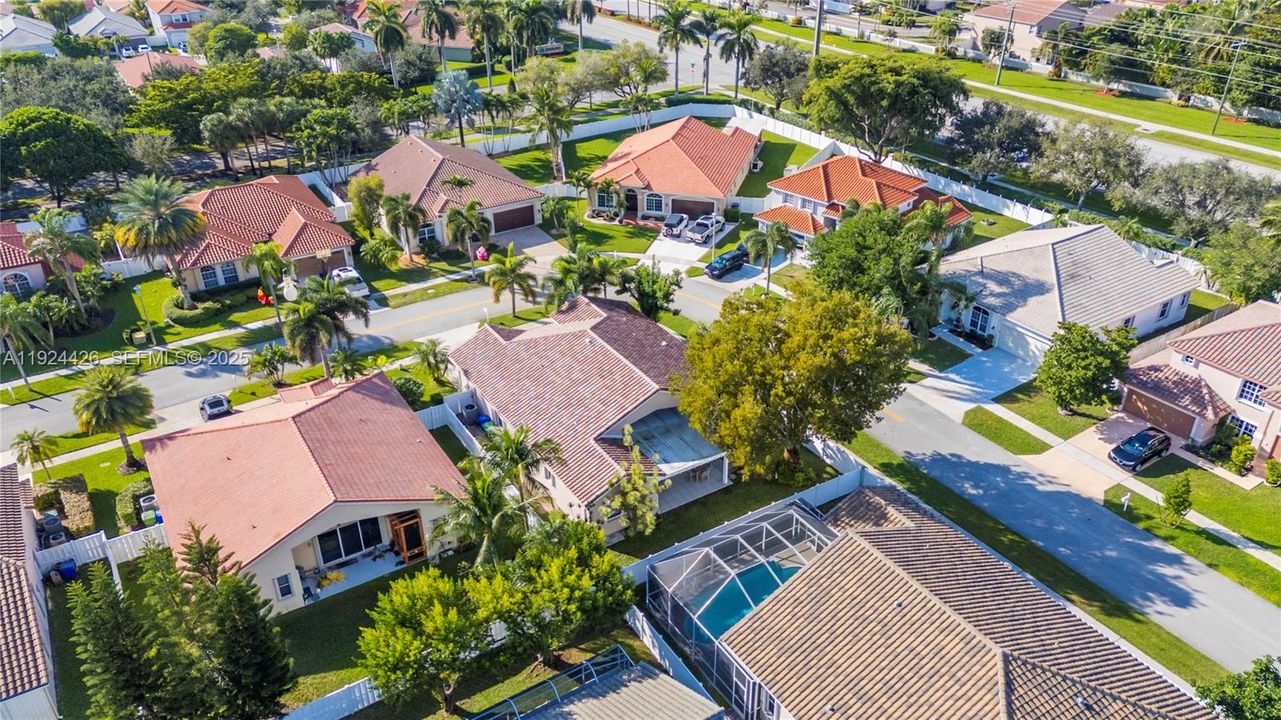 For Sale: $870,000 (4 beds, 2 baths, 2394 Square Feet)