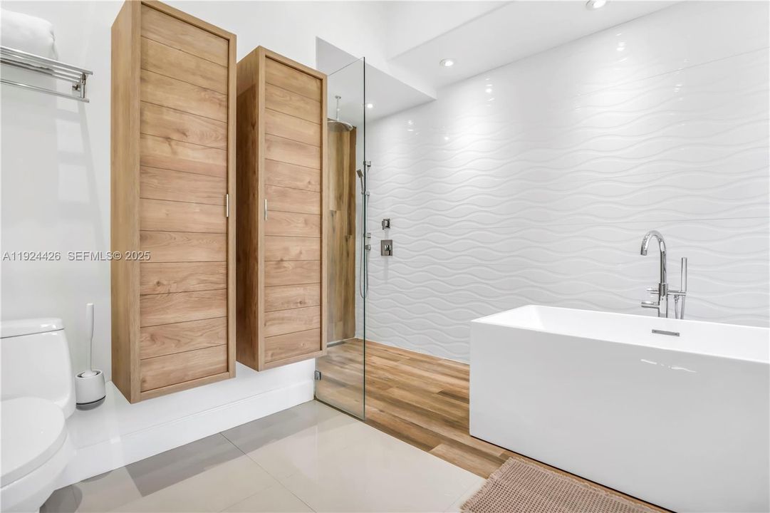 For Sale: $870,000 (4 beds, 2 baths, 2394 Square Feet)