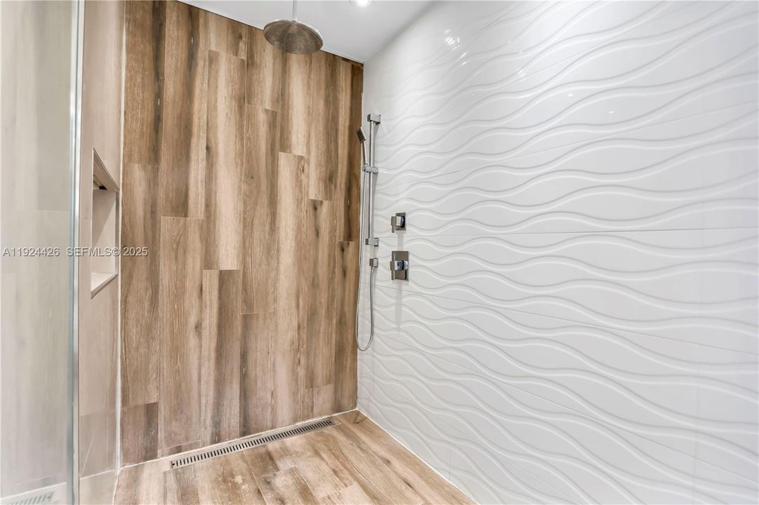 For Sale: $870,000 (4 beds, 2 baths, 2394 Square Feet)