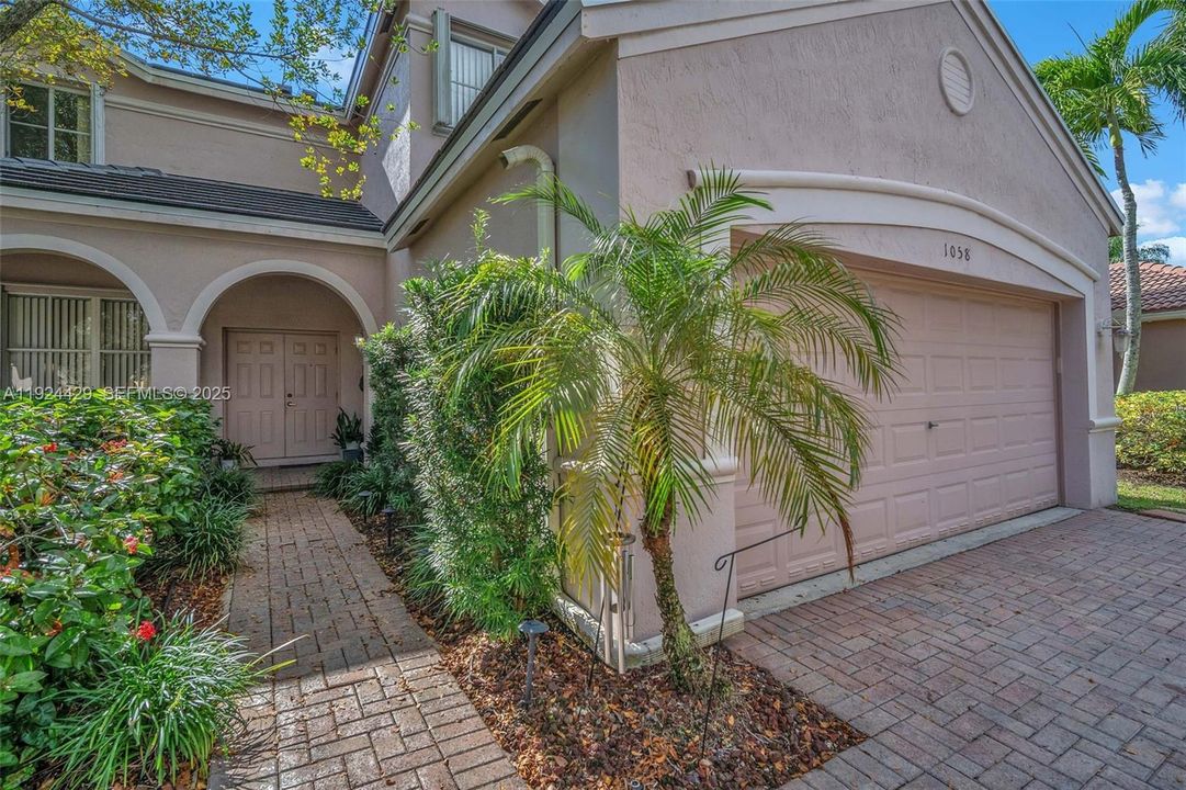 En Renta: $5,200 (5 camas, 3 baños, 2480 Pies cuadrados)