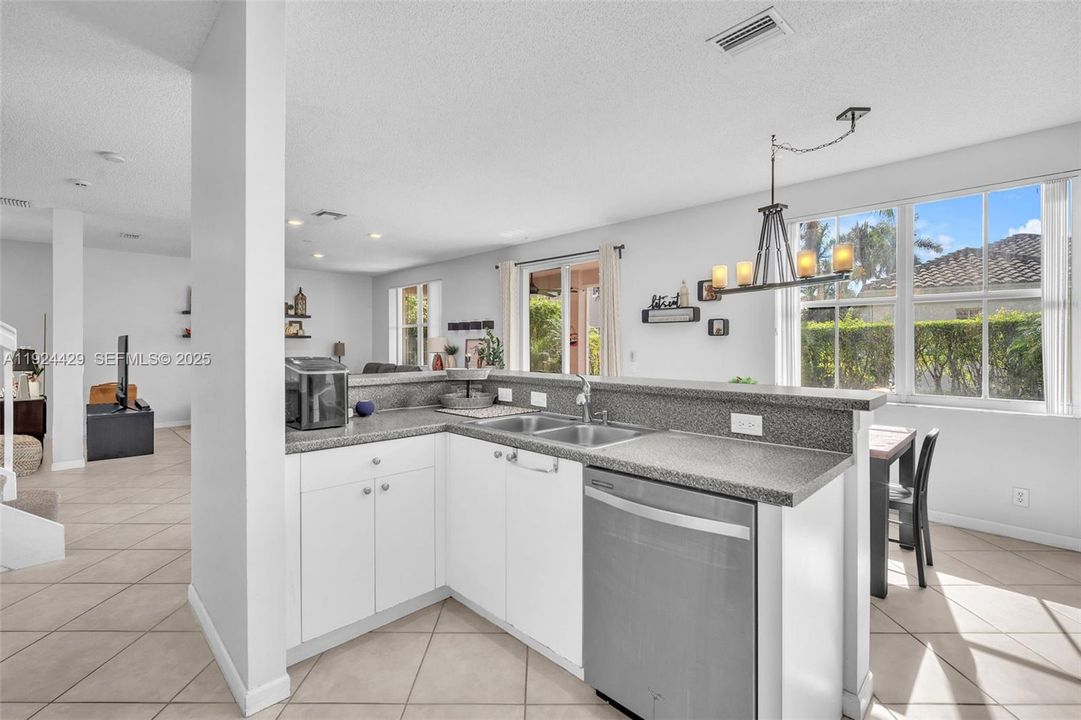 En Renta: $5,200 (5 camas, 3 baños, 2480 Pies cuadrados)