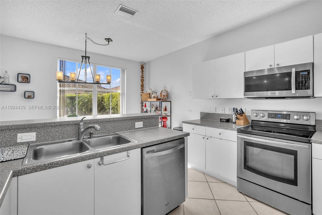 En Renta: $5,200 (5 camas, 3 baños, 2480 Pies cuadrados)