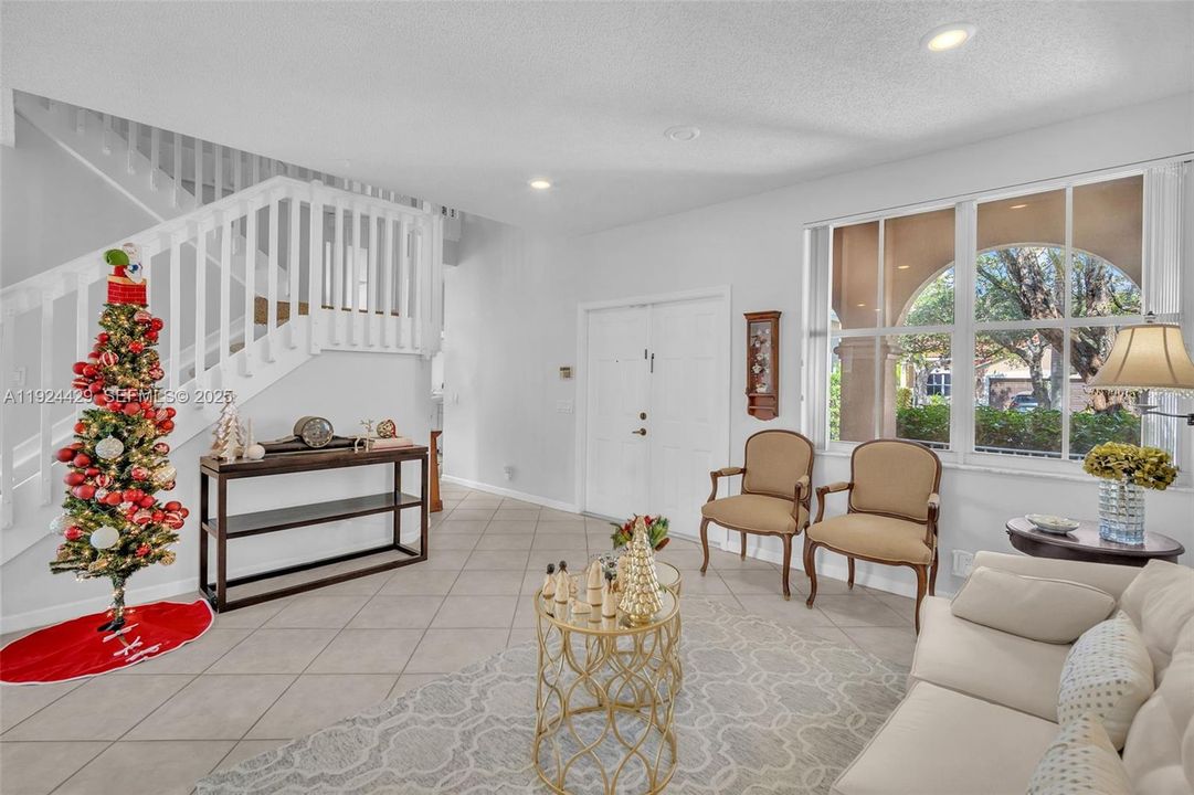 En Renta: $5,200 (5 camas, 3 baños, 2480 Pies cuadrados)