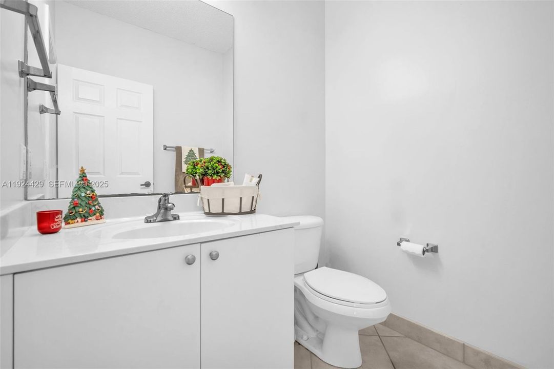 En Renta: $5,200 (5 camas, 3 baños, 2480 Pies cuadrados)