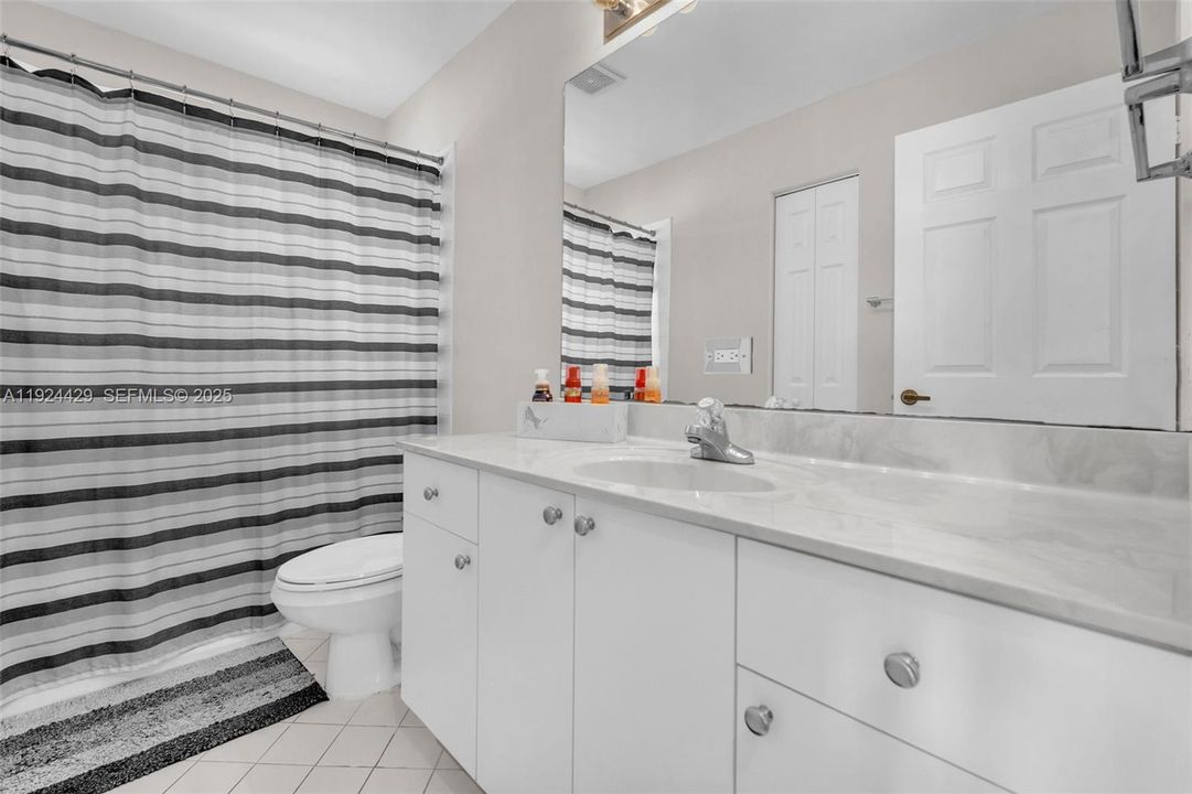 En Renta: $5,200 (5 camas, 3 baños, 2480 Pies cuadrados)