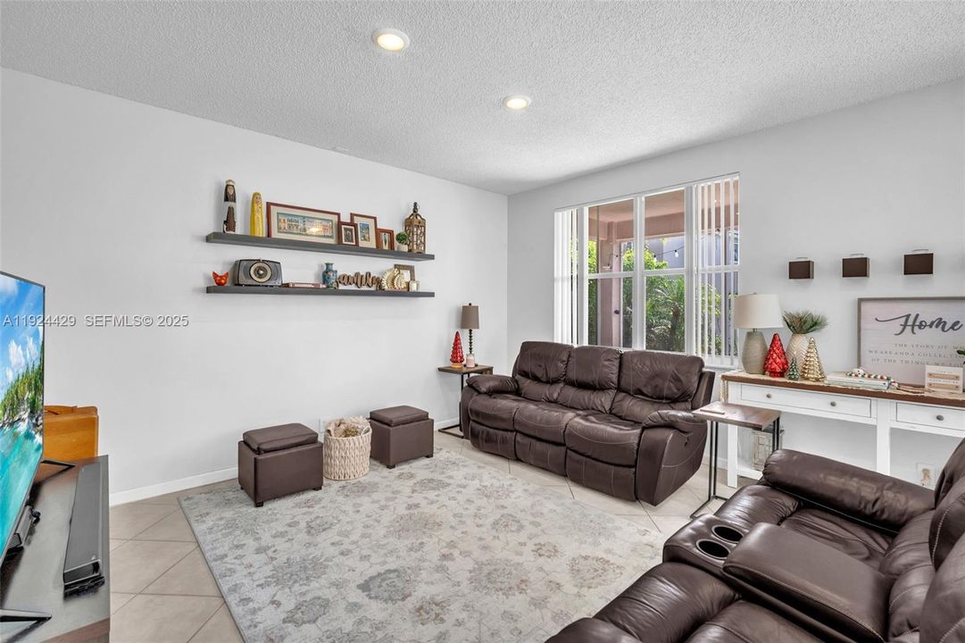 En Renta: $5,200 (5 camas, 3 baños, 2480 Pies cuadrados)