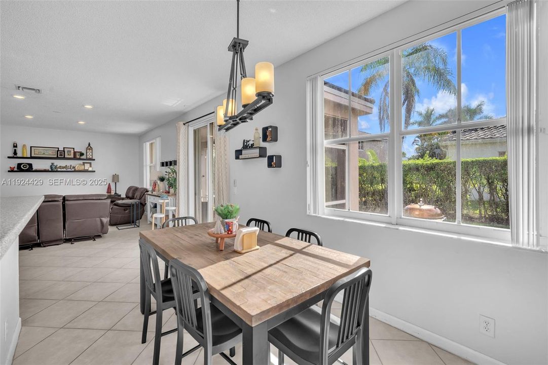 En Renta: $5,200 (5 camas, 3 baños, 2480 Pies cuadrados)