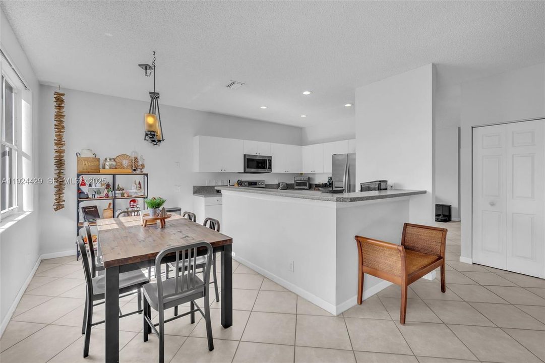 En Renta: $5,200 (5 camas, 3 baños, 2480 Pies cuadrados)