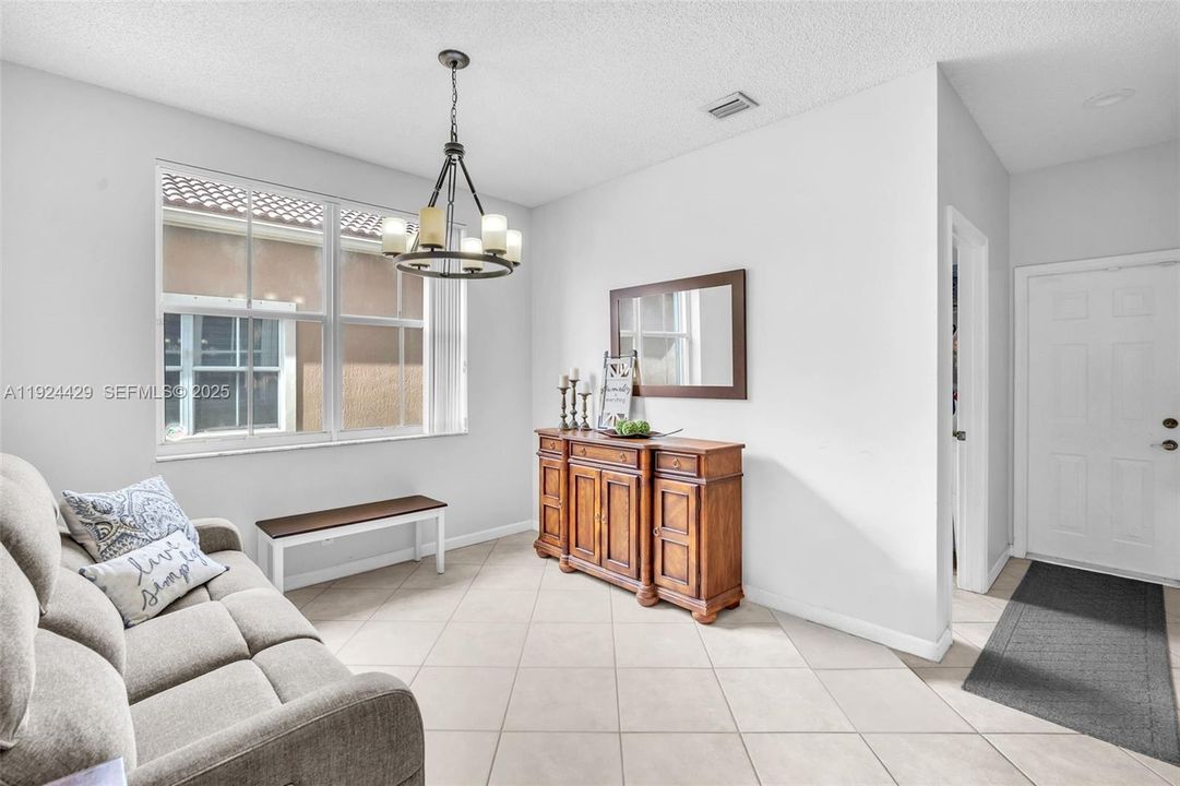 En Renta: $5,200 (5 camas, 3 baños, 2480 Pies cuadrados)