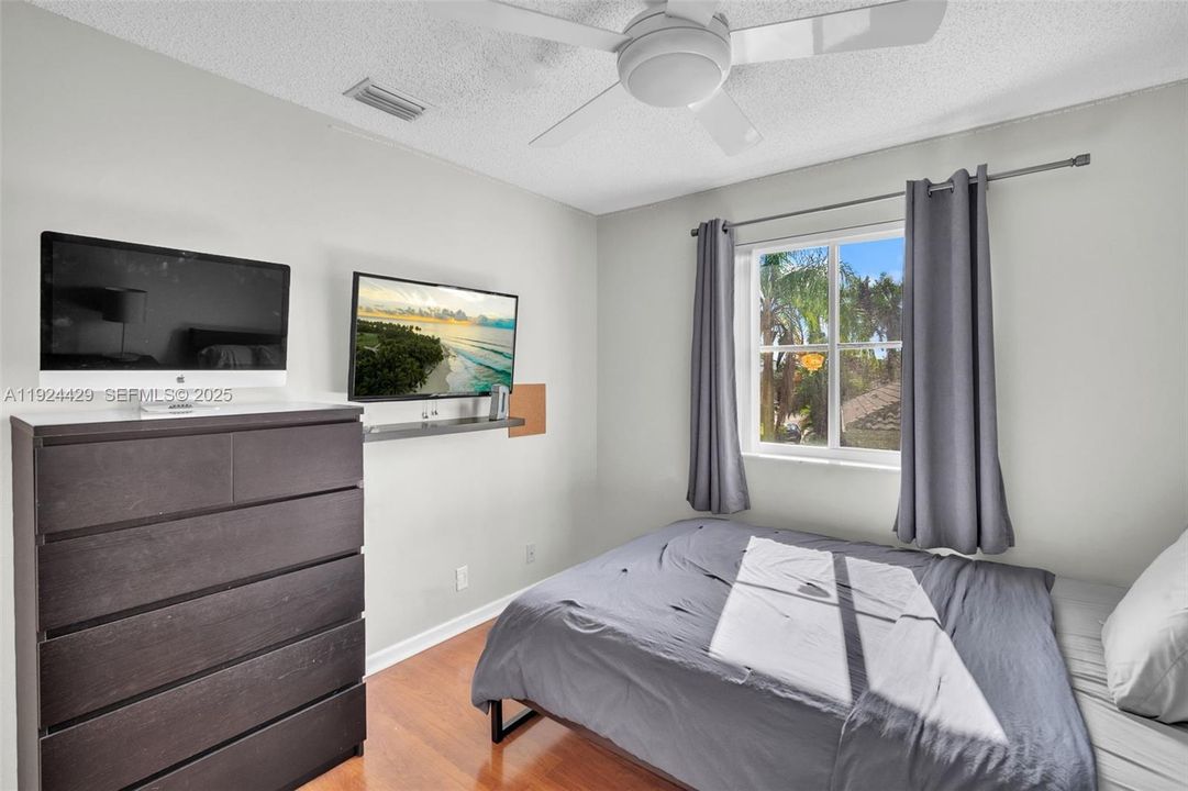 En Renta: $5,200 (5 camas, 3 baños, 2480 Pies cuadrados)