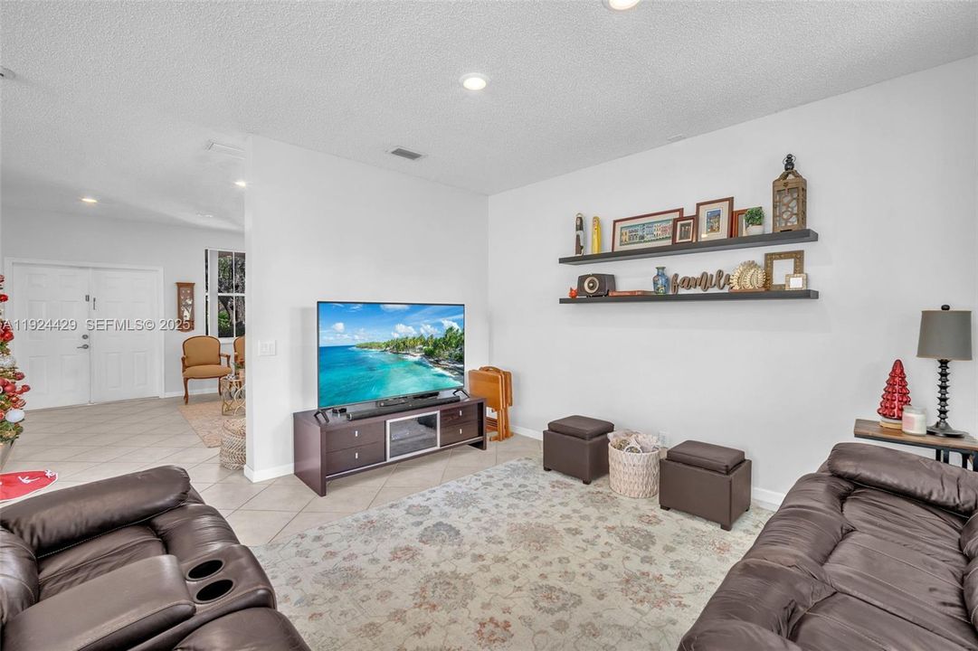 En Renta: $5,200 (5 camas, 3 baños, 2480 Pies cuadrados)