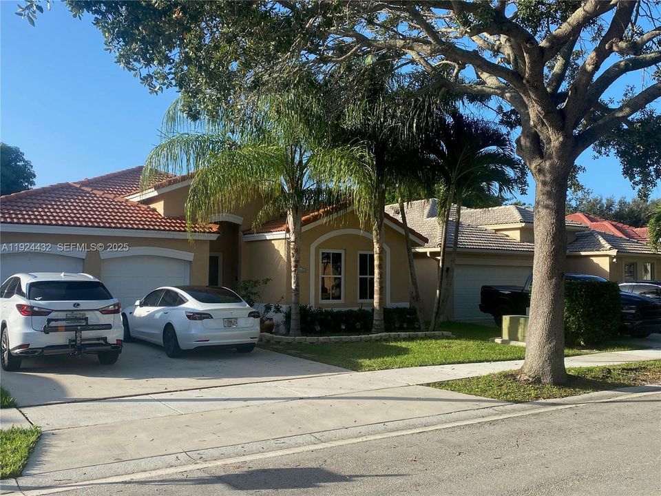 For Rent: $4,150 (3 beds, 2 baths, 1815 Square Feet)