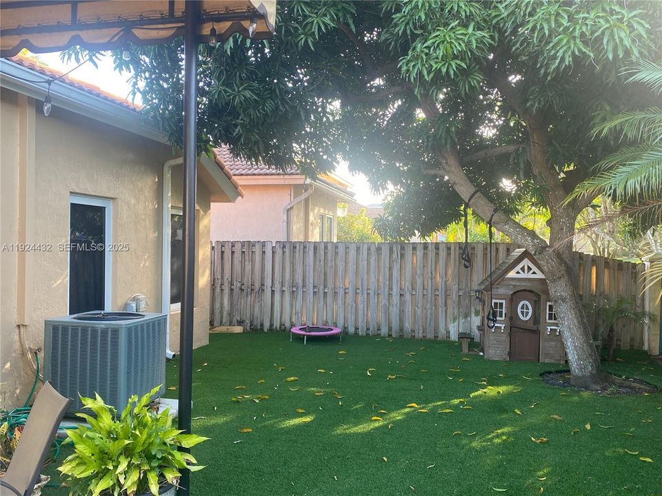 For Rent: $4,150 (3 beds, 2 baths, 1815 Square Feet)