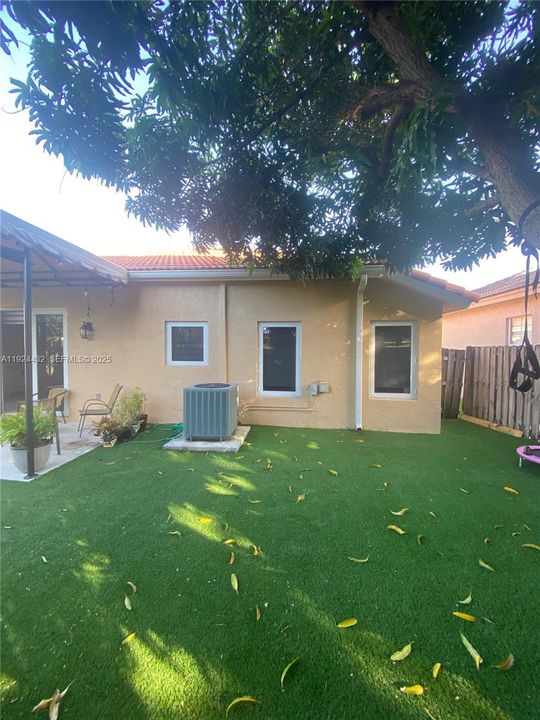 For Rent: $4,150 (3 beds, 2 baths, 1815 Square Feet)