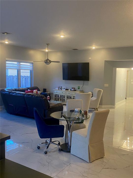 For Rent: $4,150 (3 beds, 2 baths, 1815 Square Feet)