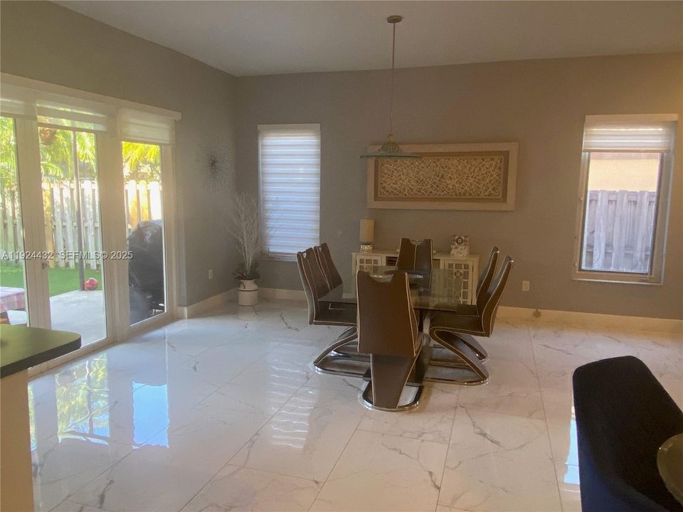 For Rent: $4,150 (3 beds, 2 baths, 1815 Square Feet)