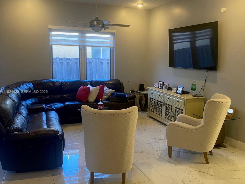 For Rent: $4,150 (3 beds, 2 baths, 1815 Square Feet)