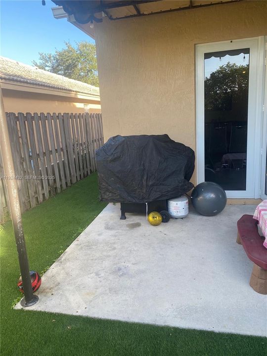 For Rent: $4,150 (3 beds, 2 baths, 1815 Square Feet)