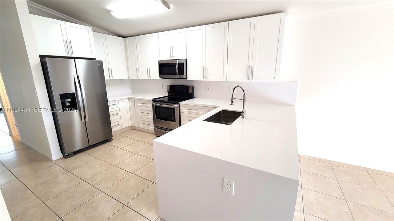 En Renta: $3,300 (4 camas, 3 baños, 1668 Pies cuadrados)