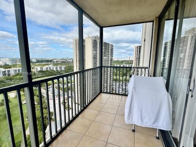 For Sale: $265,000 (1 beds, 1 baths, 1038 Square Feet)
