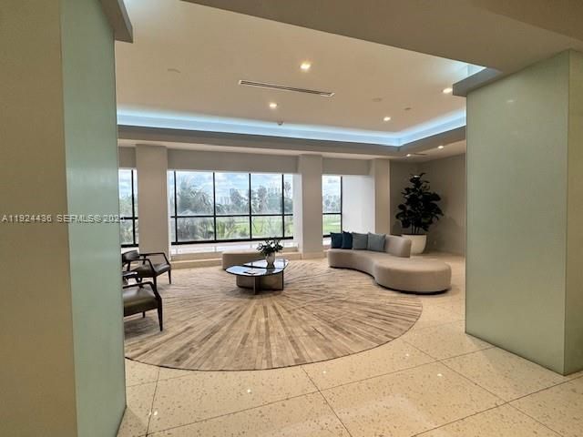 For Sale: $265,000 (1 beds, 1 baths, 1038 Square Feet)