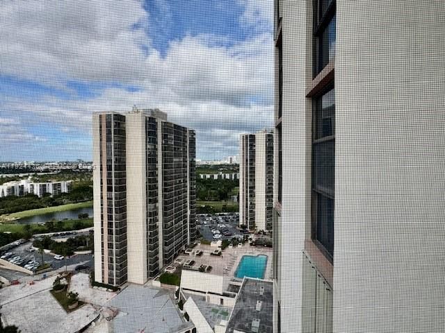 For Sale: $265,000 (1 beds, 1 baths, 1038 Square Feet)