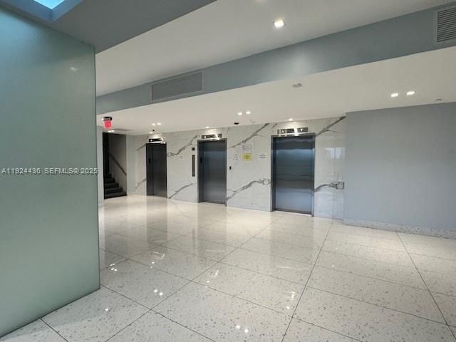 For Sale: $265,000 (1 beds, 1 baths, 1038 Square Feet)