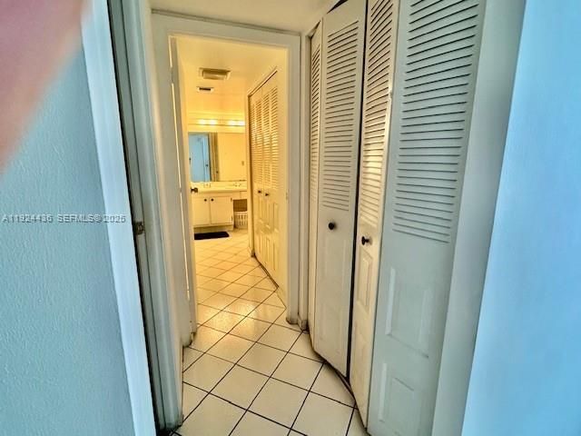 For Sale: $265,000 (1 beds, 1 baths, 1038 Square Feet)
