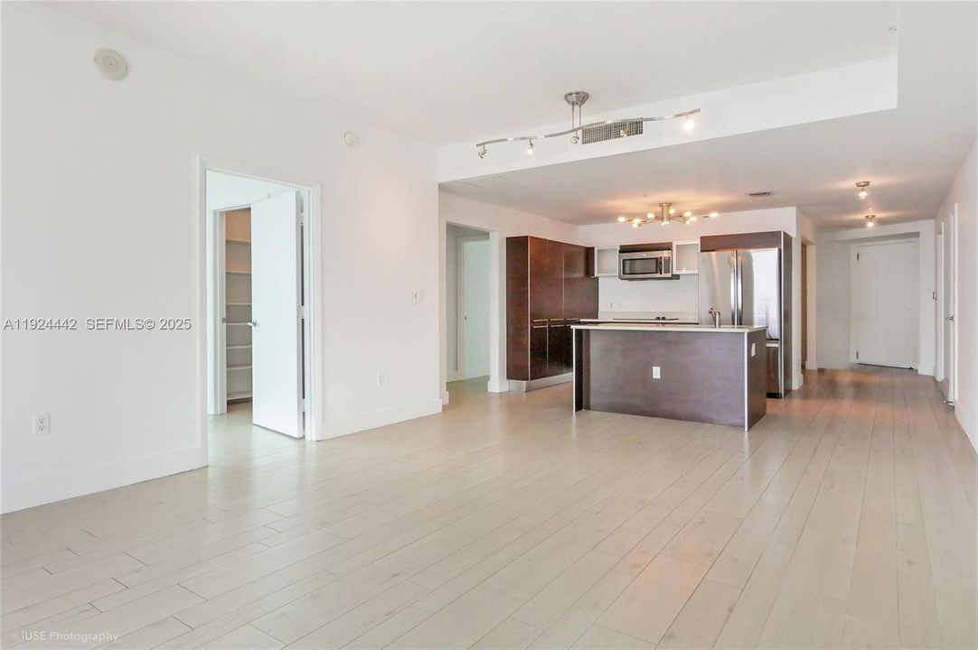 На продажу: $740,000 (2 спален, 2 ванн, 1325 Квадратных фут)