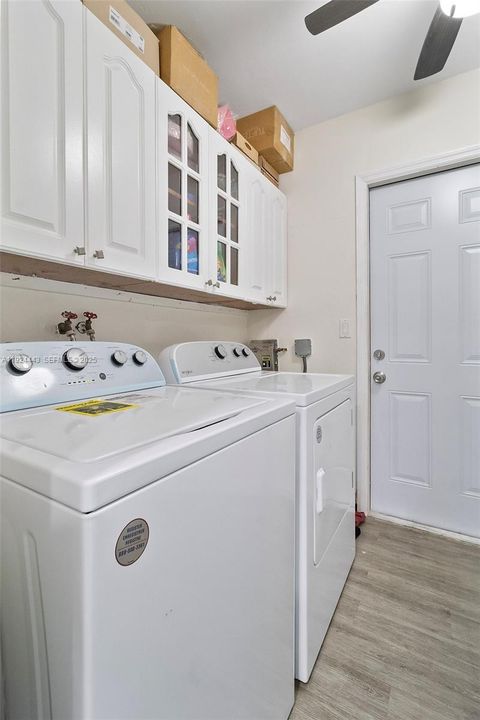 For Sale: $560,000 (3 beds, 2 baths, 1498 Square Feet)