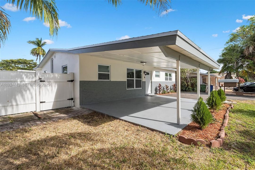 For Sale: $560,000 (3 beds, 2 baths, 1498 Square Feet)