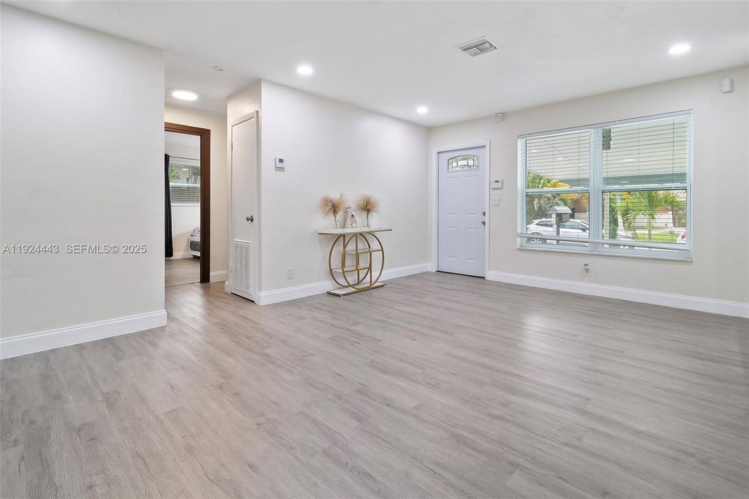 For Sale: $560,000 (3 beds, 2 baths, 1498 Square Feet)