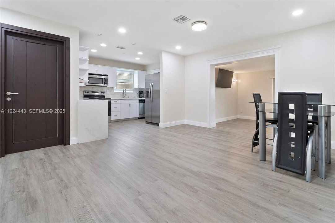 For Sale: $560,000 (3 beds, 2 baths, 1498 Square Feet)