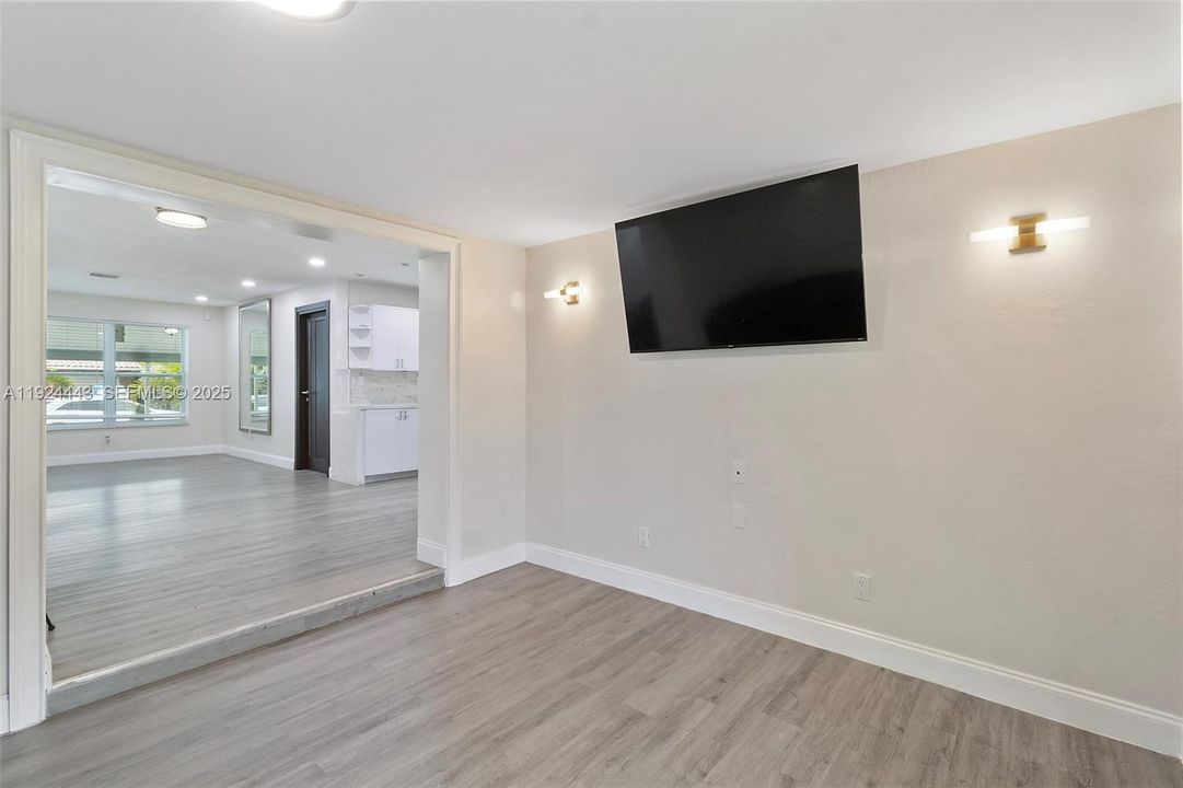 For Sale: $560,000 (3 beds, 2 baths, 1498 Square Feet)