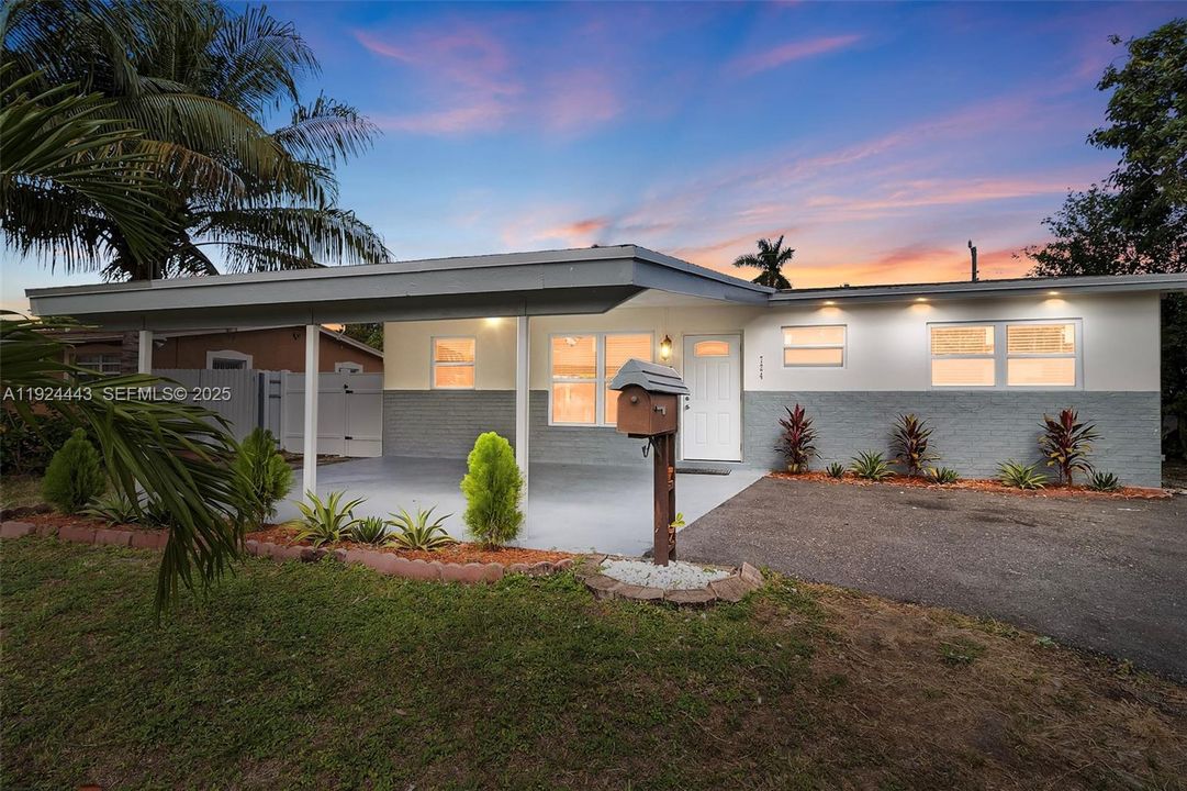 For Sale: $560,000 (3 beds, 2 baths, 1498 Square Feet)