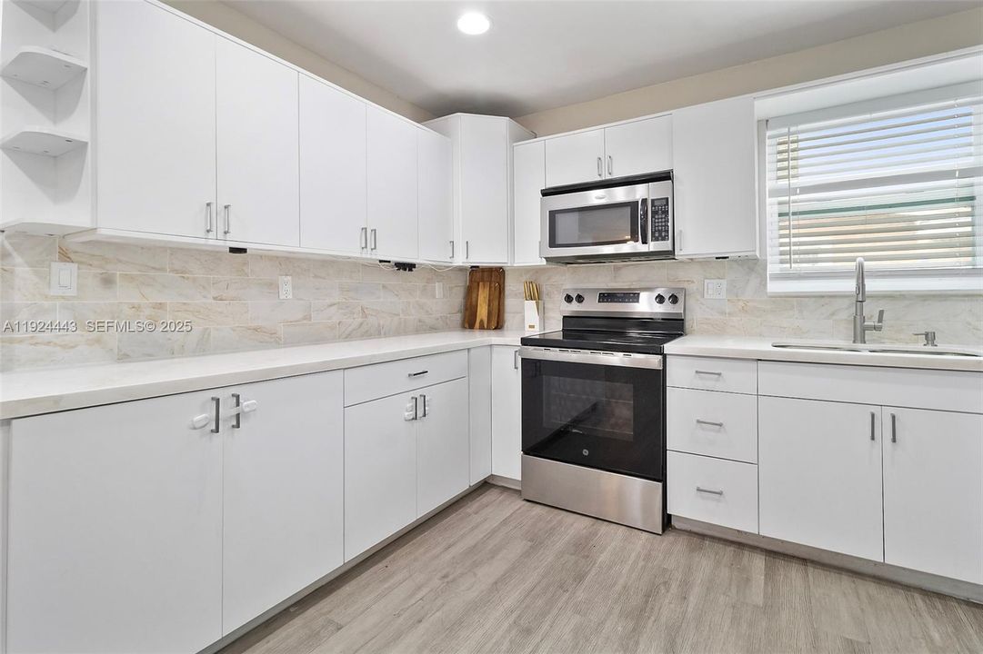 For Sale: $560,000 (3 beds, 2 baths, 1498 Square Feet)