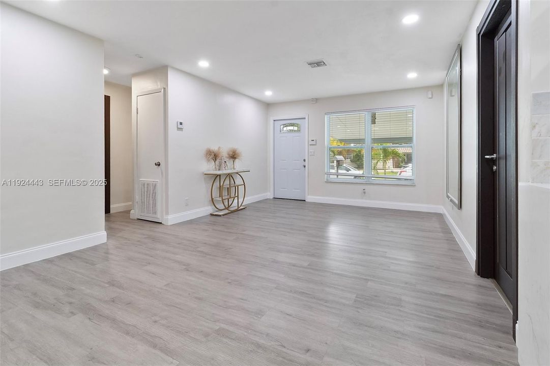 For Sale: $560,000 (3 beds, 2 baths, 1498 Square Feet)