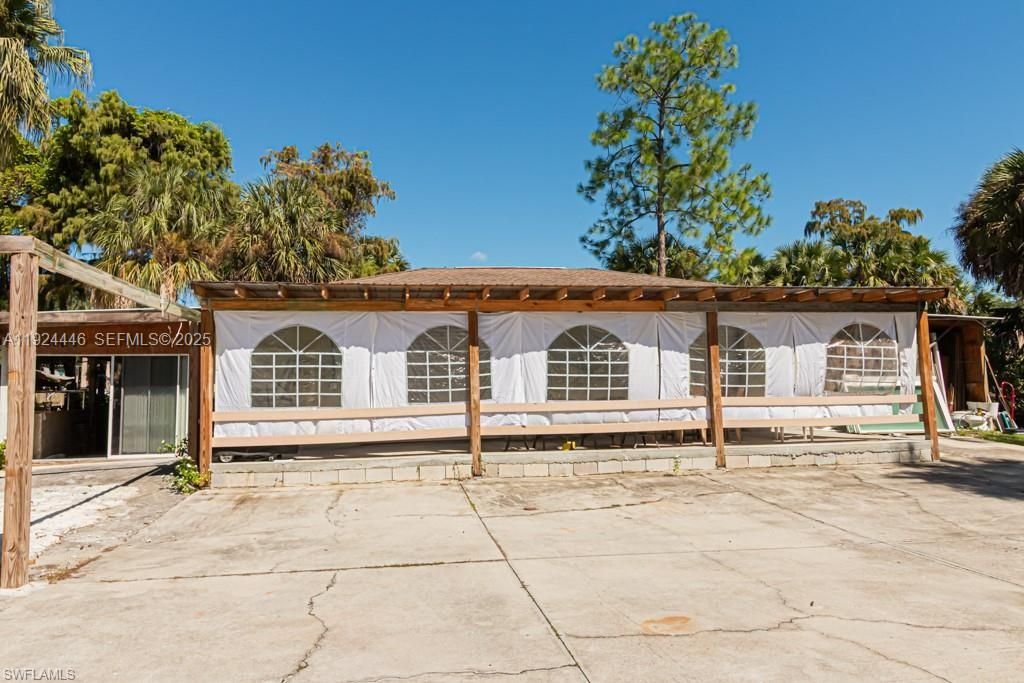 For Sale: $1,650,000 (6 beds, 5 baths, 0 Square Feet)