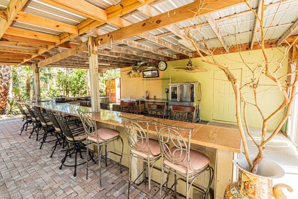 For Sale: $1,650,000 (6 beds, 5 baths, 0 Square Feet)