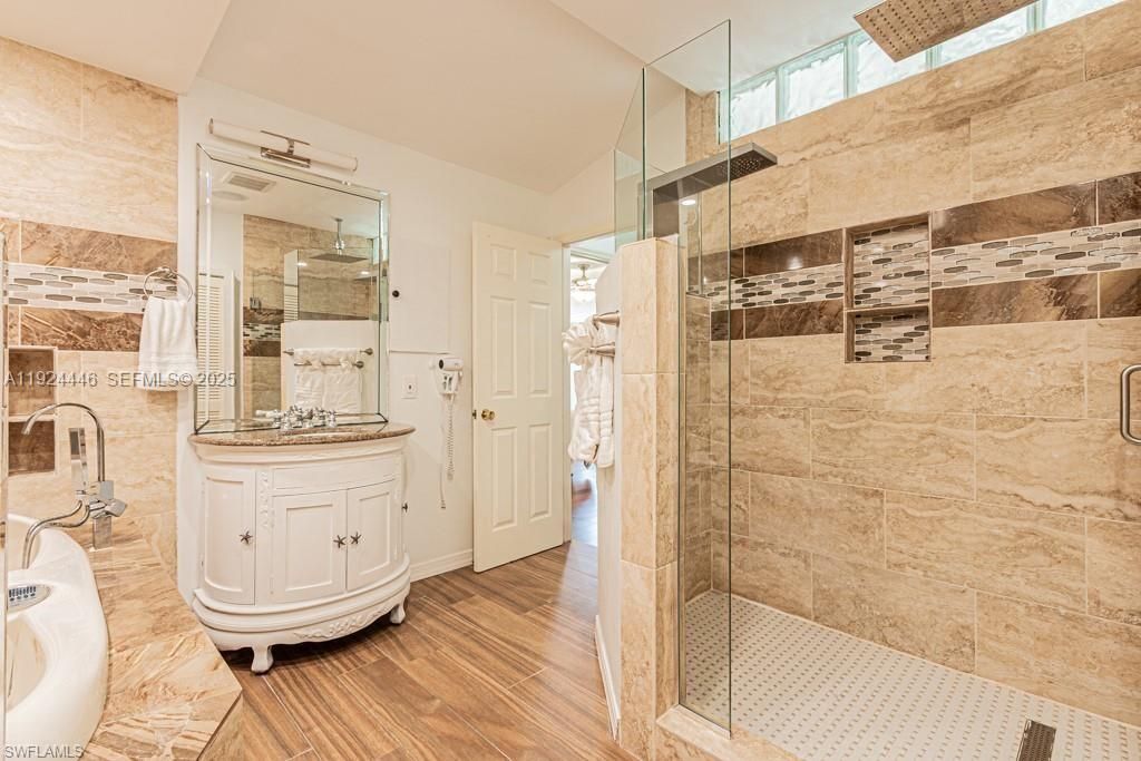 For Sale: $1,650,000 (6 beds, 5 baths, 0 Square Feet)