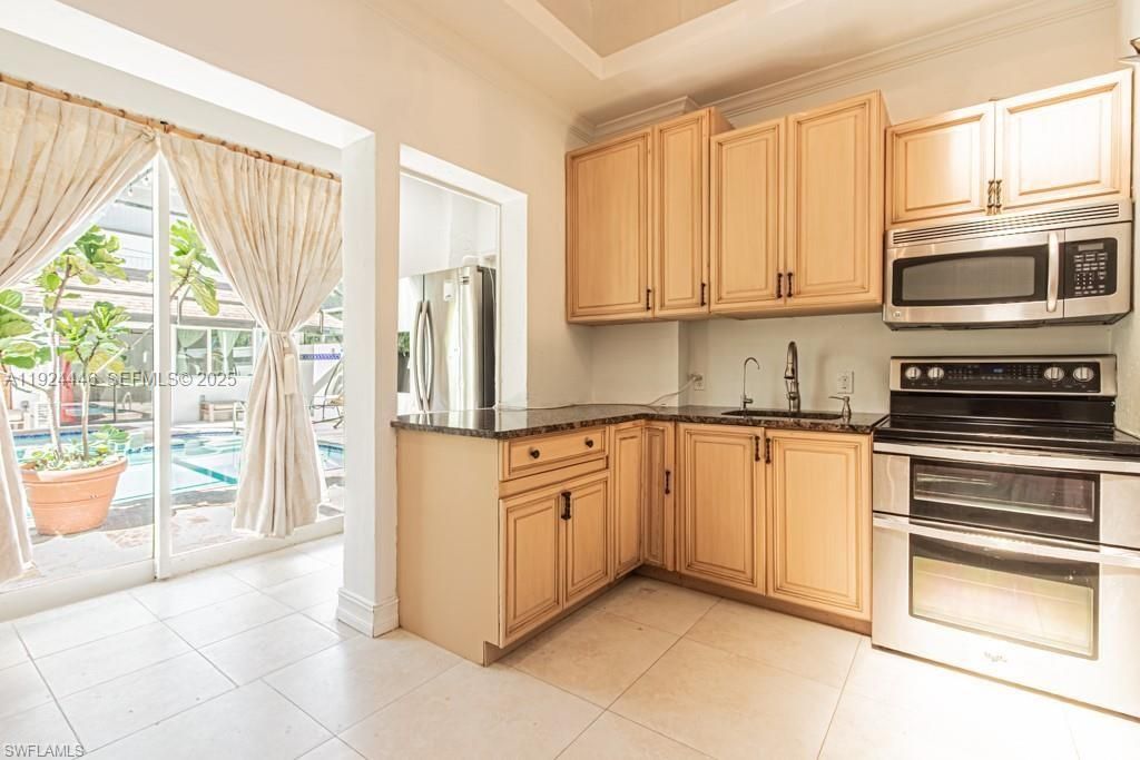 For Sale: $1,650,000 (6 beds, 5 baths, 0 Square Feet)