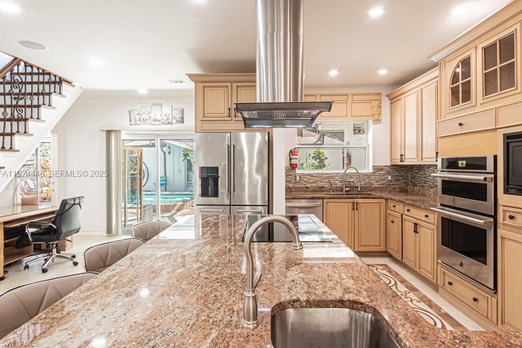 For Sale: $1,650,000 (6 beds, 5 baths, 0 Square Feet)