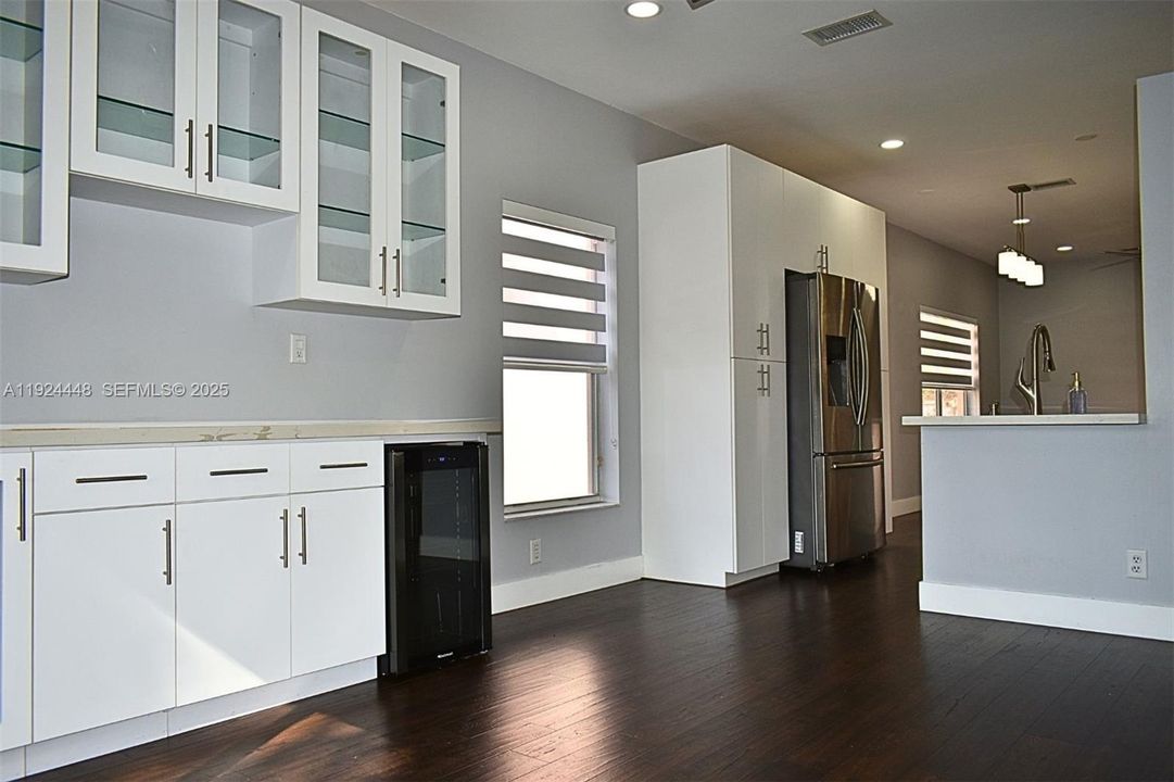 For Rent: $3,400 (3 beds, 2 baths, 1509 Square Feet)