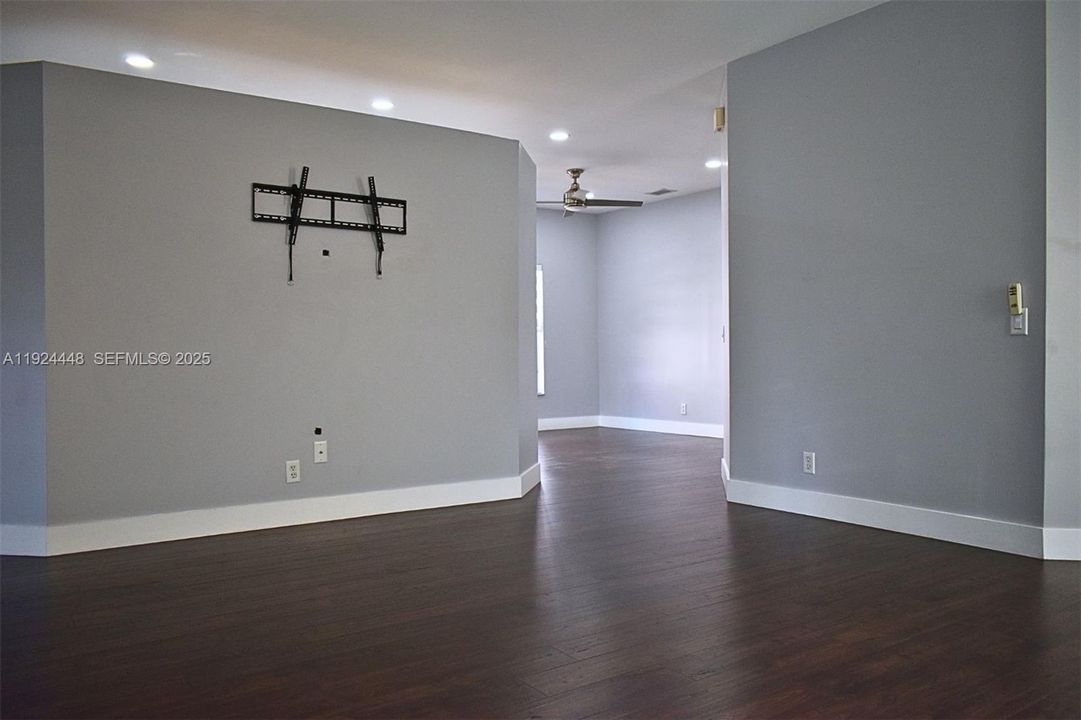 For Rent: $3,400 (3 beds, 2 baths, 1509 Square Feet)